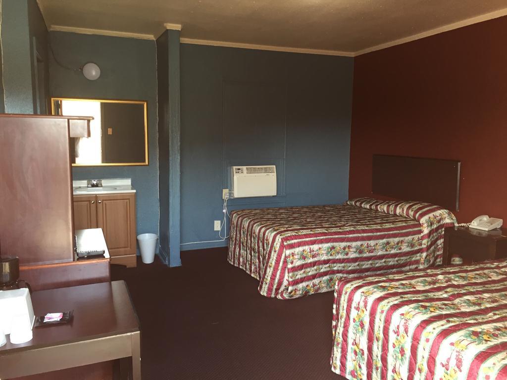 Avalon Motel Early Room photo