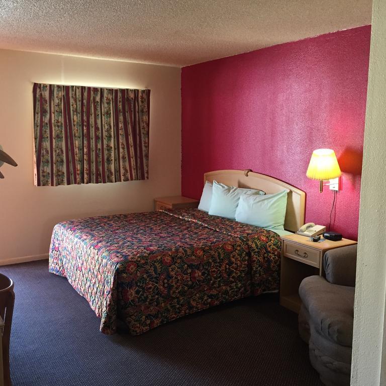 Avalon Motel Early Room photo